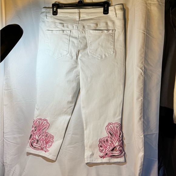 VENUS White Cropped Jeans Size 12 – Pink Embroidered Ankle Pants - Picture 5 of 7